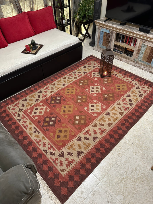 Rust kilim rug in wool for the cozy holiday decor for living room in size 170 x 240 cm in ready stock UAE