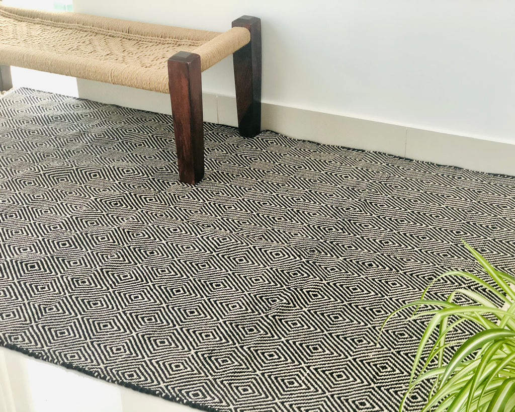 Black Diamond woven 4x6 Area rug