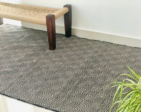 Black Diamond woven 4x6 Area rug