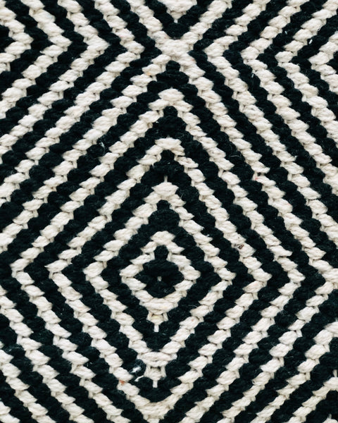 Black Diamond woven 4x6 Area rug