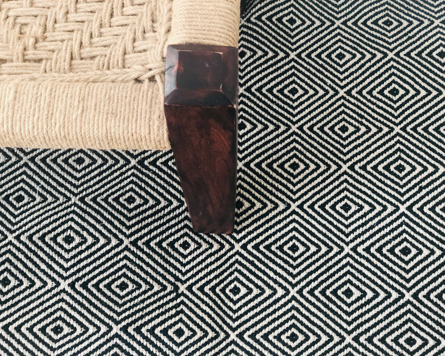 Black Diamond woven 4x6 Area rug