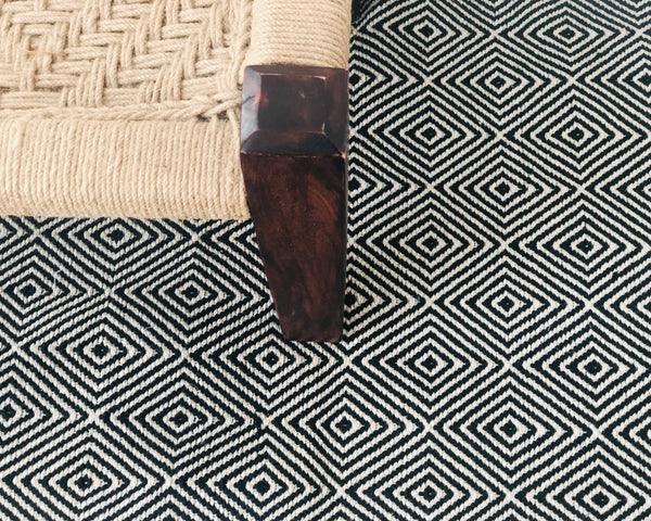 Black Diamond woven 4x6 Area rug