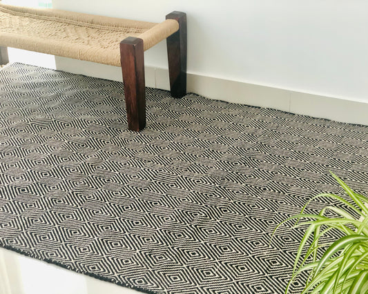 Black Diamond woven 4x6 Area rug